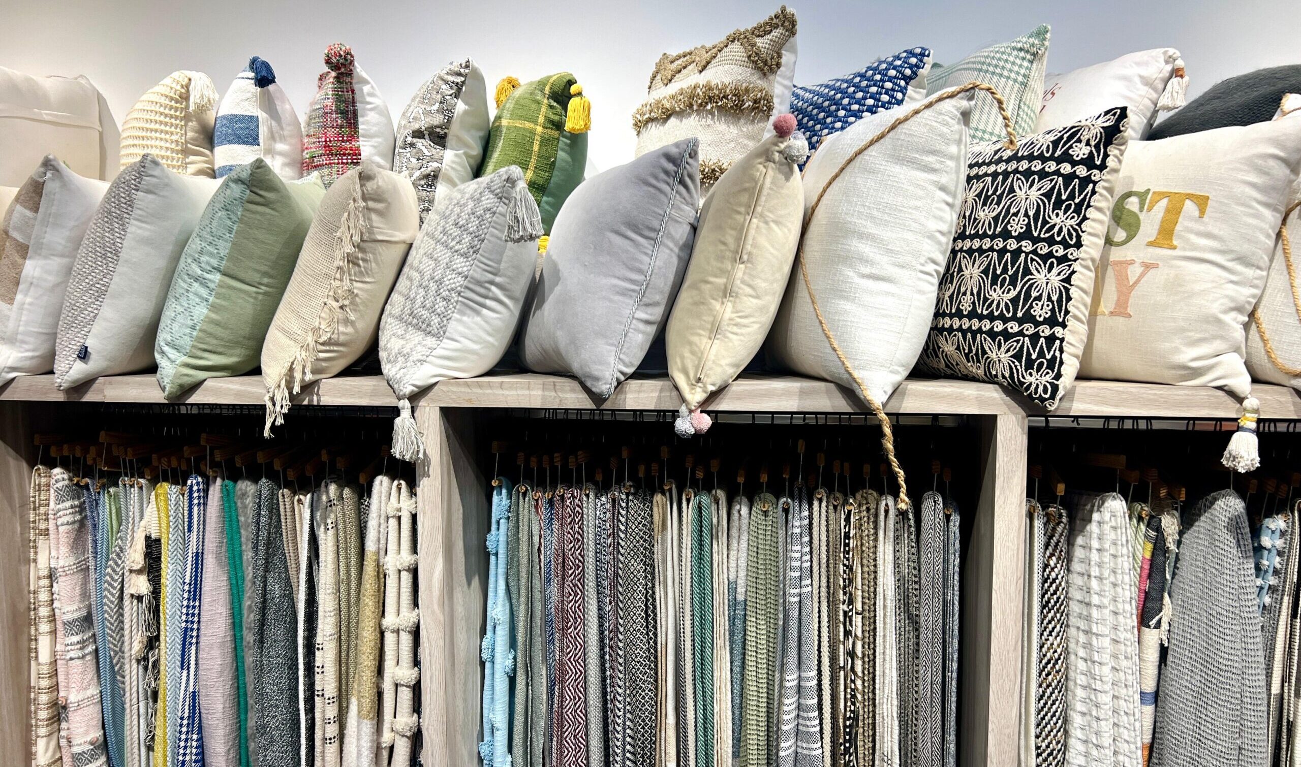 Home Decor Suppliers in India for Rugs & Furnishings Kema India